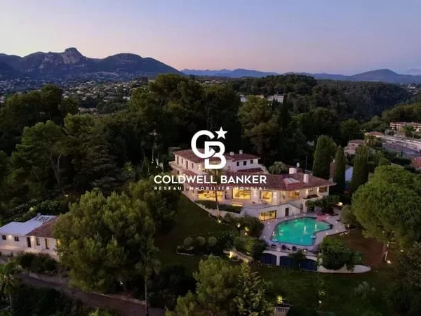 Saint-Paul-de-Vence - Majestueuse propriété contemporaine avec vue village et mer