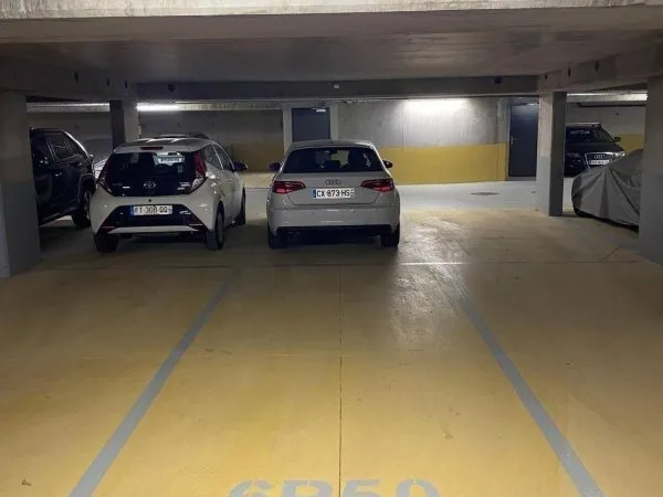 Parking 14 m²