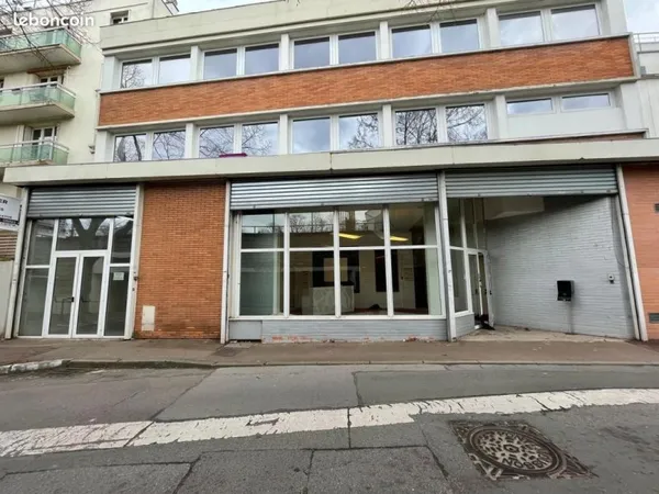 Local d'activité 900 m²