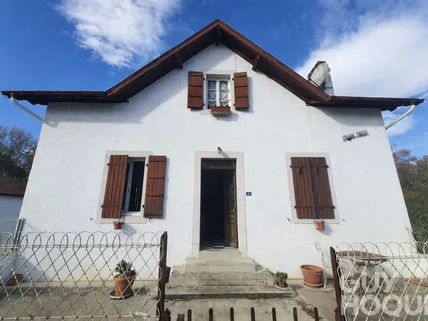 Maison de 150 m² avec sous-sol et dépendances Terrain de 1000 m² à Saint-Palais