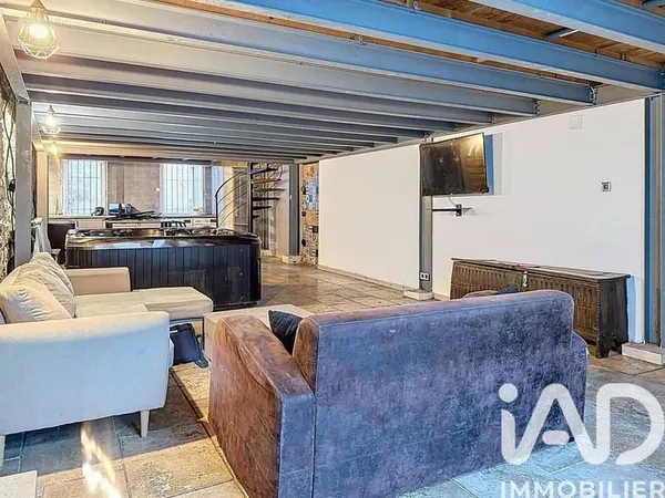 Commerce 2 pièces 107 m²