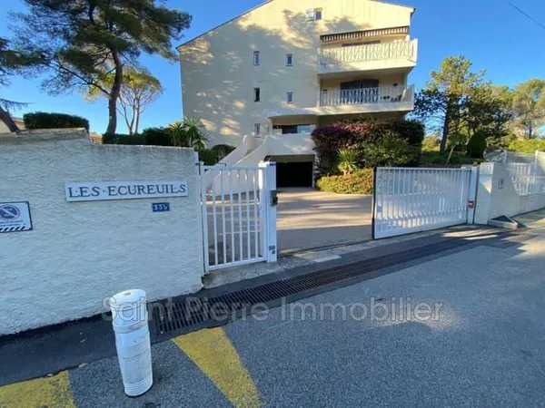 Parking 12 m²