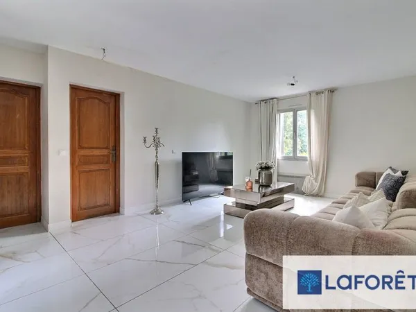 Maison d'architecte Ris Orangis 10 pièce(s) 211m2.