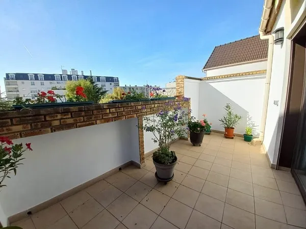 DUPLEX F3/4 AVEC TERRASSE EN HYPER CENTRE