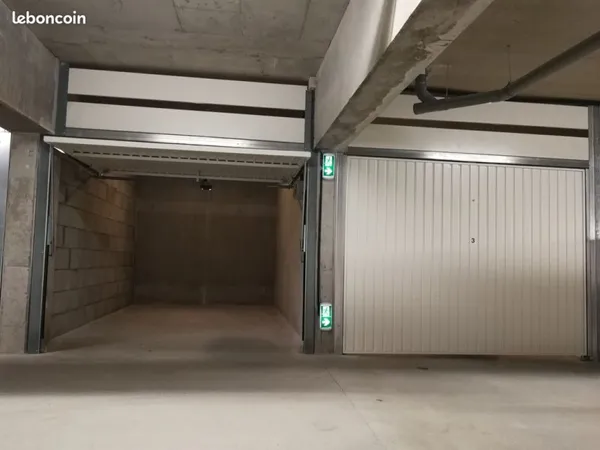 Loue GARAGE 15m² dans parking fermé