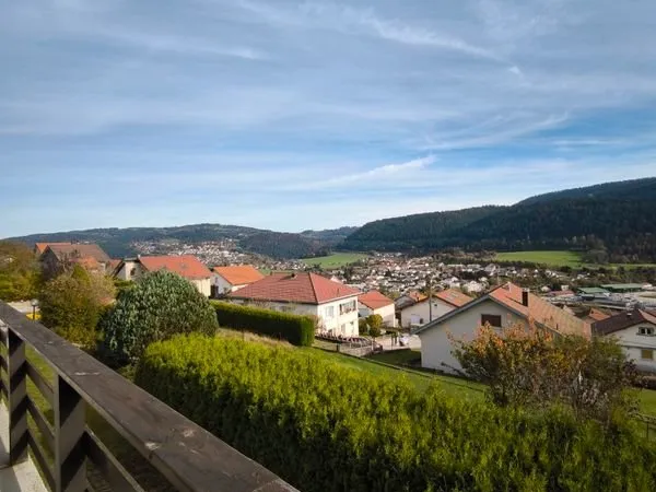 Maison avec vue dégagée sur le Doubs