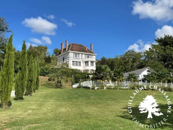 Maison 12 pièces 266 m²