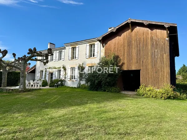 Maison 14 pièces 472 m²