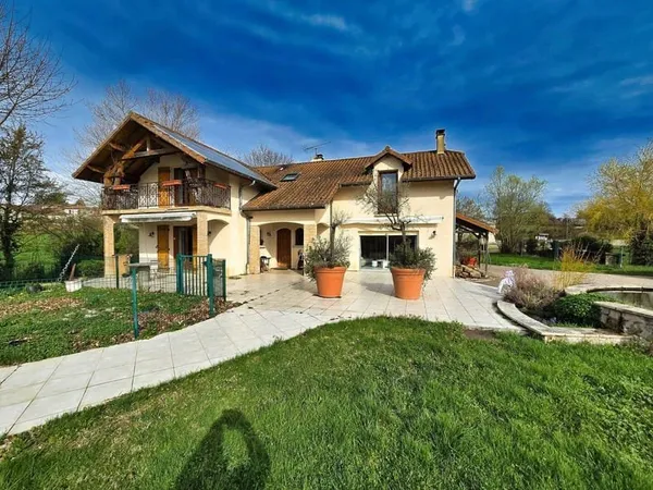 Maison 8 pièces 354 m²