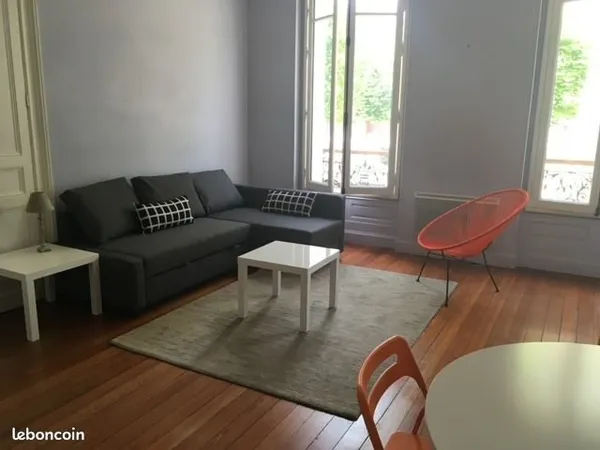 A LOUER A BORDEAUX - STUDIO CALME ET LUMINEUX DE 35 m2