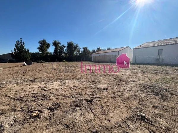 SOULLANS - TERRAIN A BATIR VIABILISÉ - 610 m2