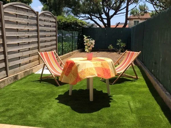 Studio meublé avec terrasse - 500m plage - location étudiante 9 mois