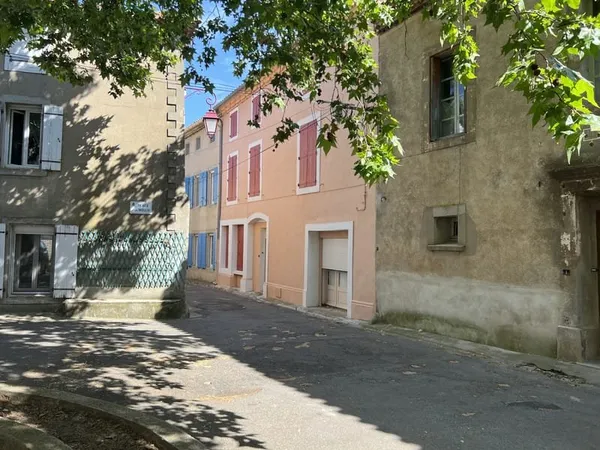 maison de village avec cour sans vis a vis et garage