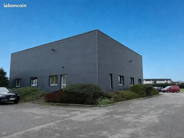 Local d'activité 700 m²