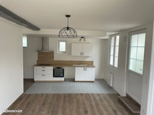 Rare loue maison refaite à neuf en plein coeur de cour cheverny, grands espaces verts