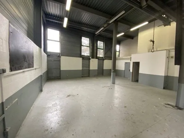 Local d'activité 376 m²