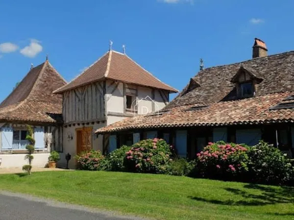 Maison 13 pièces 274 m²