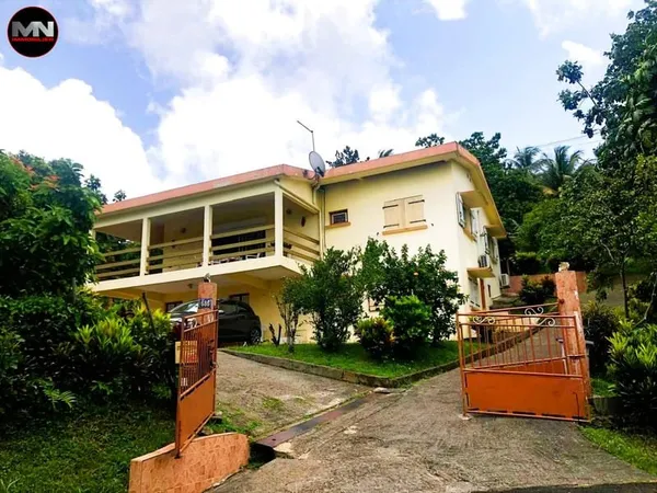 A VENDRE VILLA F4 + F2 - 187 M2 - LE LAMENTIN