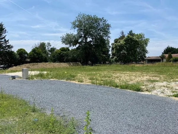 Terrain 719 m²