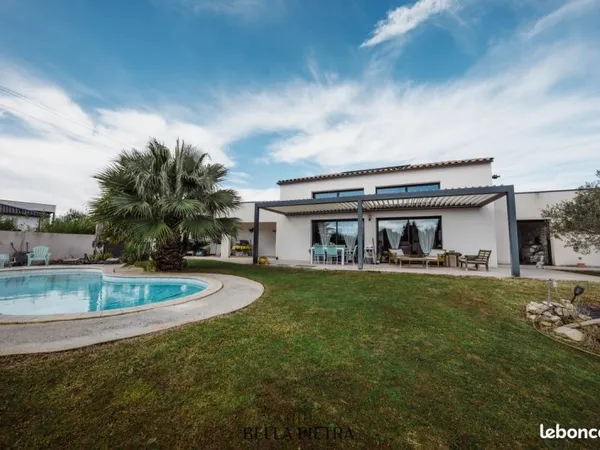 Maison 5 pièces 218 m²