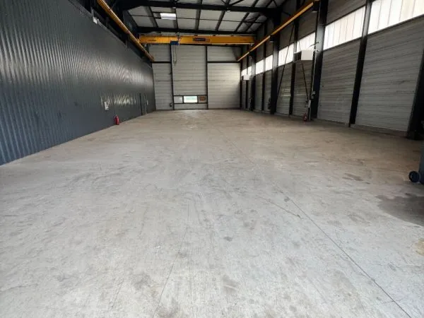 Local d'activité / stockage / production 405 m2