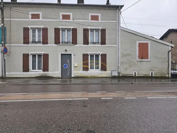 SPACIEUSE MAISON DE VILLAGE