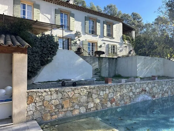 Lorgues , Bastide Provencale Sur 2 Hectares De Terrain M²