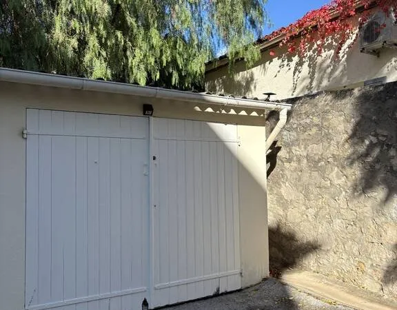 Garage/Parking