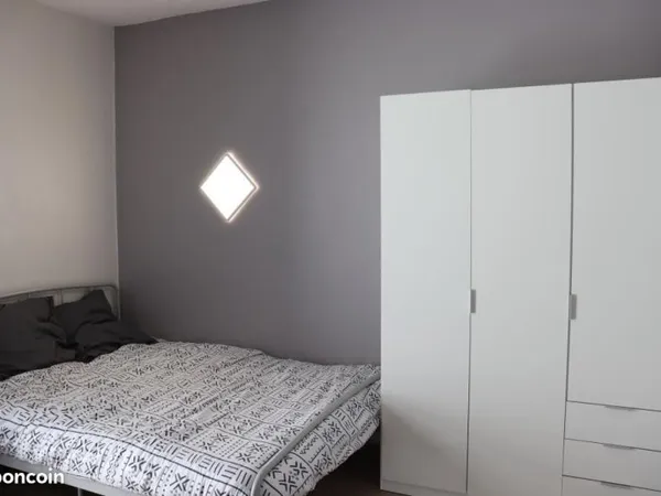 Chambre dans une grande maison avec jardin près du Campus