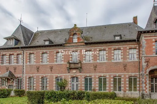 Château 10 pièces 1859 m²
