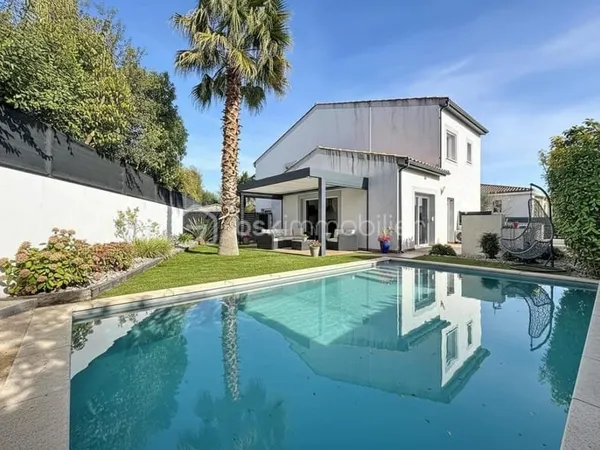 MAISON FAMILIALE 6 PIECES DE 135 m2 AVEC PISCINE ET GARAGE