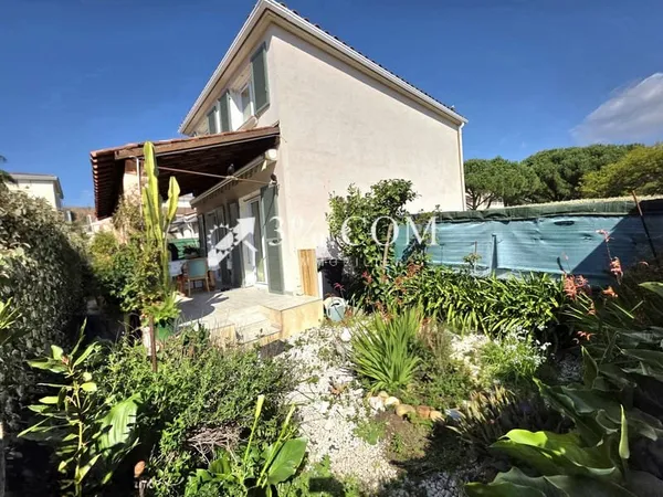 Charmante maison avec deux parkings et garage