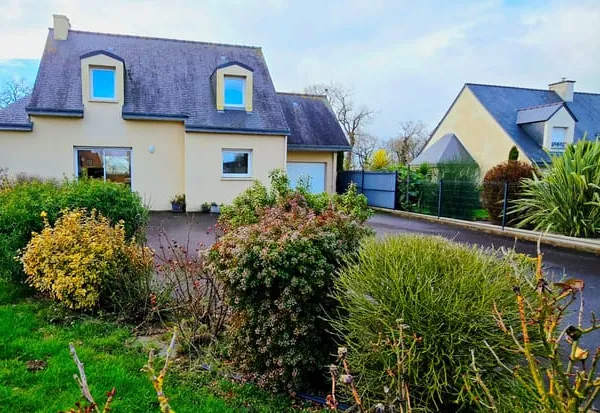 15 mns des plages, A Corseul, village dynamique entre Terre et Mer, Maison familiale aux Belles Pres
