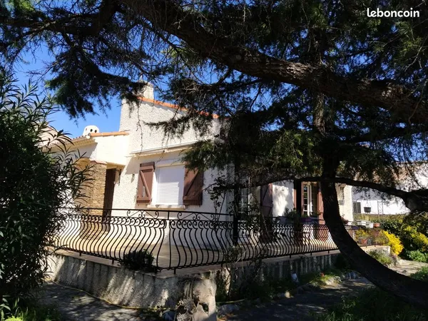 Rare à Marignane : Villa provençale F4 de plain-pied - 91 m² sur 480 m² de terrain