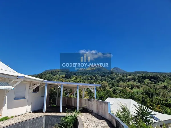 Belle villa F4-F5 à vendre à Saint-Claude avec belle vue mon