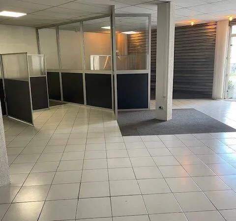 Local commercial 502 m²