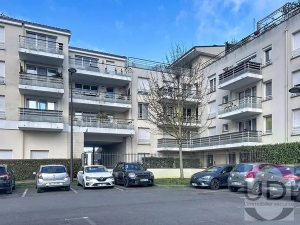 Corbeil Essonnes Appartement 51 m²avec terrasse et box