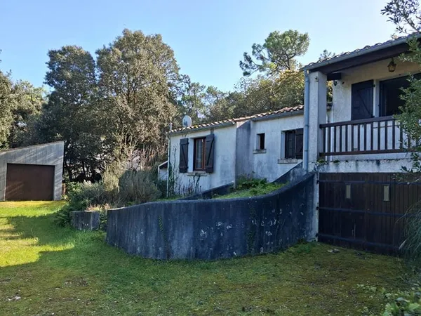 Maison atypique à rénover à 100 m de l'océan, au calme entre forêt et dunes