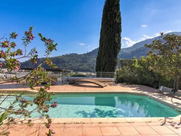 Saint Martin du Var//Maison 170 M²//7 Pieces//Terrain 2 300 m²