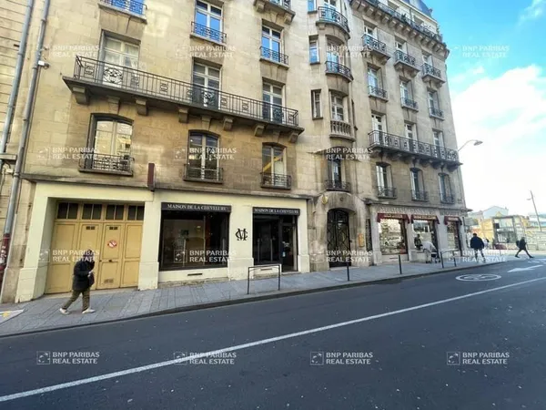 Local commercial 105 m²