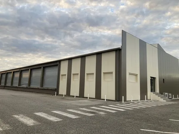 Local d’activité et entrepôt Location Bon-Encontre  1680m² 15832€