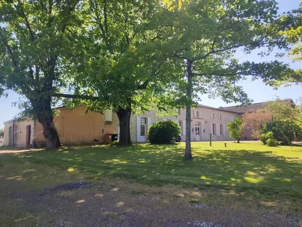 Maison 16 pièces 552 m²