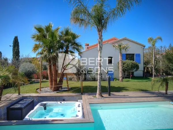 EXCLUSIVITE - FREJUS ULTRA RESIDENTIEL MAGNIFIQUE VILLA FAMILIALE AVEC PISCINE , COURT DE TENNIS, MI