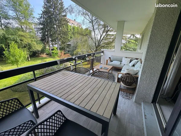 Superbe T2 avec grand balcon - hyper centre Annecy