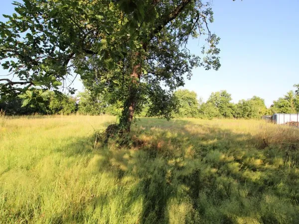 TERRAIN CONSTRUCTIBLE DE 1710m2 VIABILISÉ