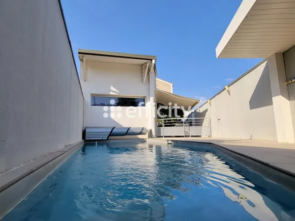 Maison 5 pièces 210 m²