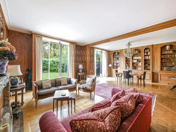 REZ-DE-JARDIN PLEIN SUD - TRES BEAUX VOLUMES