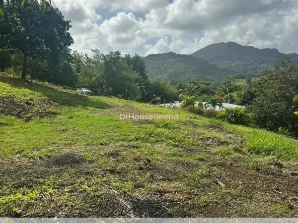 Terrain constructible de 1 033 m² Vue dégagée, calme absolu et proche commodités