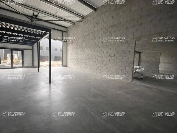 Local d'activité 600 m²