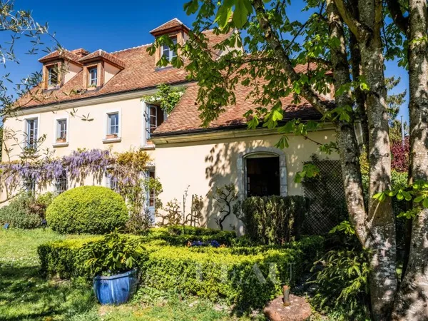 BAILLY - Maison familiale avec jardin -